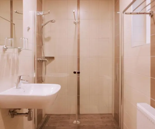 ゲストハウス Gostisce Krivograd 3*