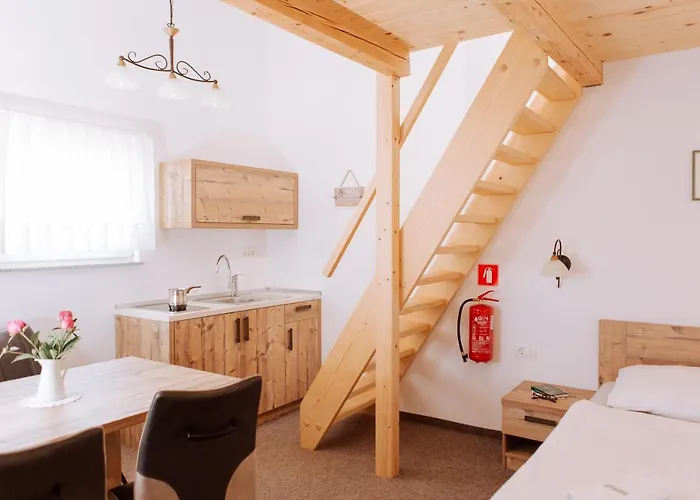 ゲストハウス Gostisce Krivograd 3*